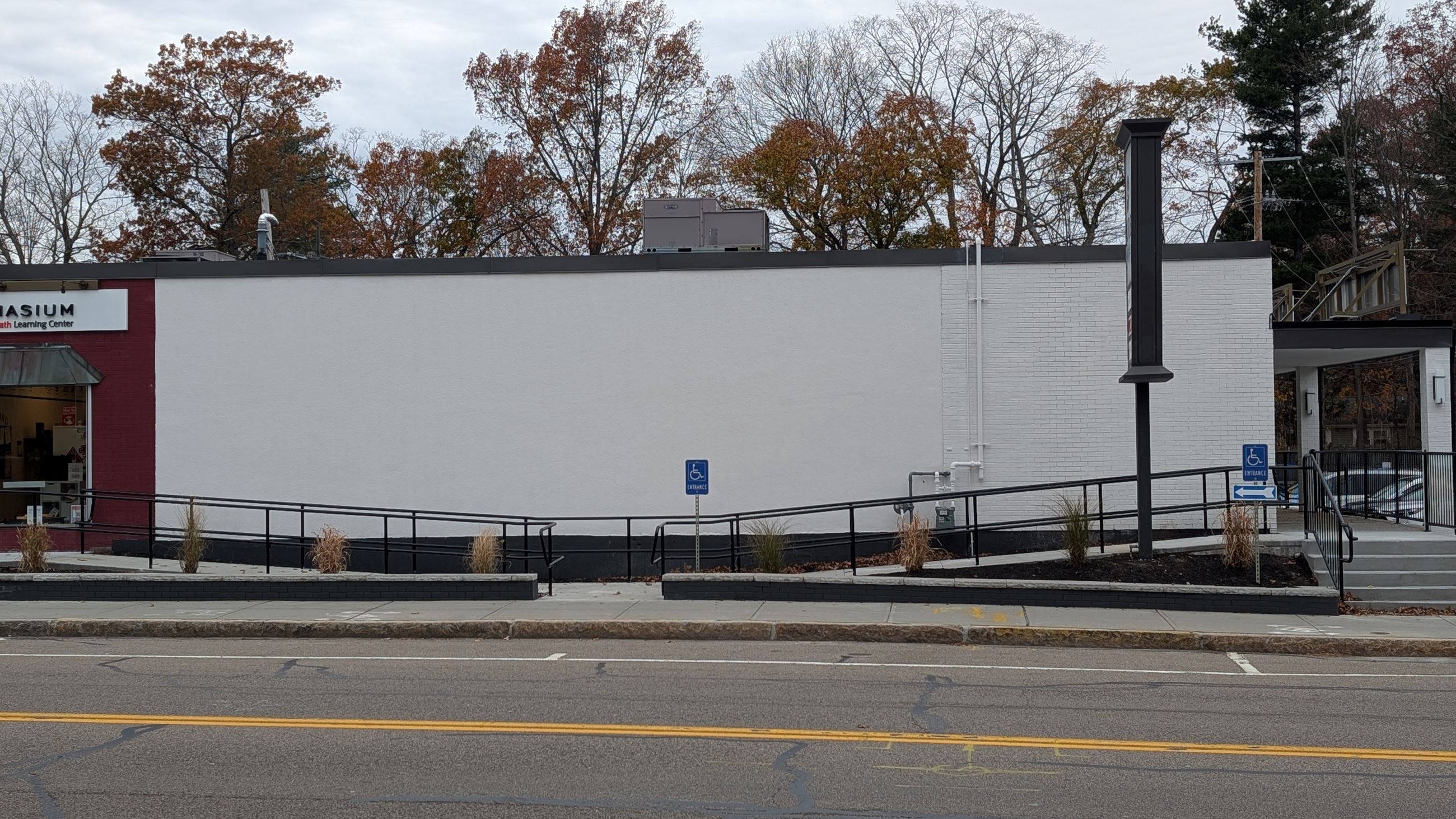 1299 Highland Avenue - Full Mural Wall